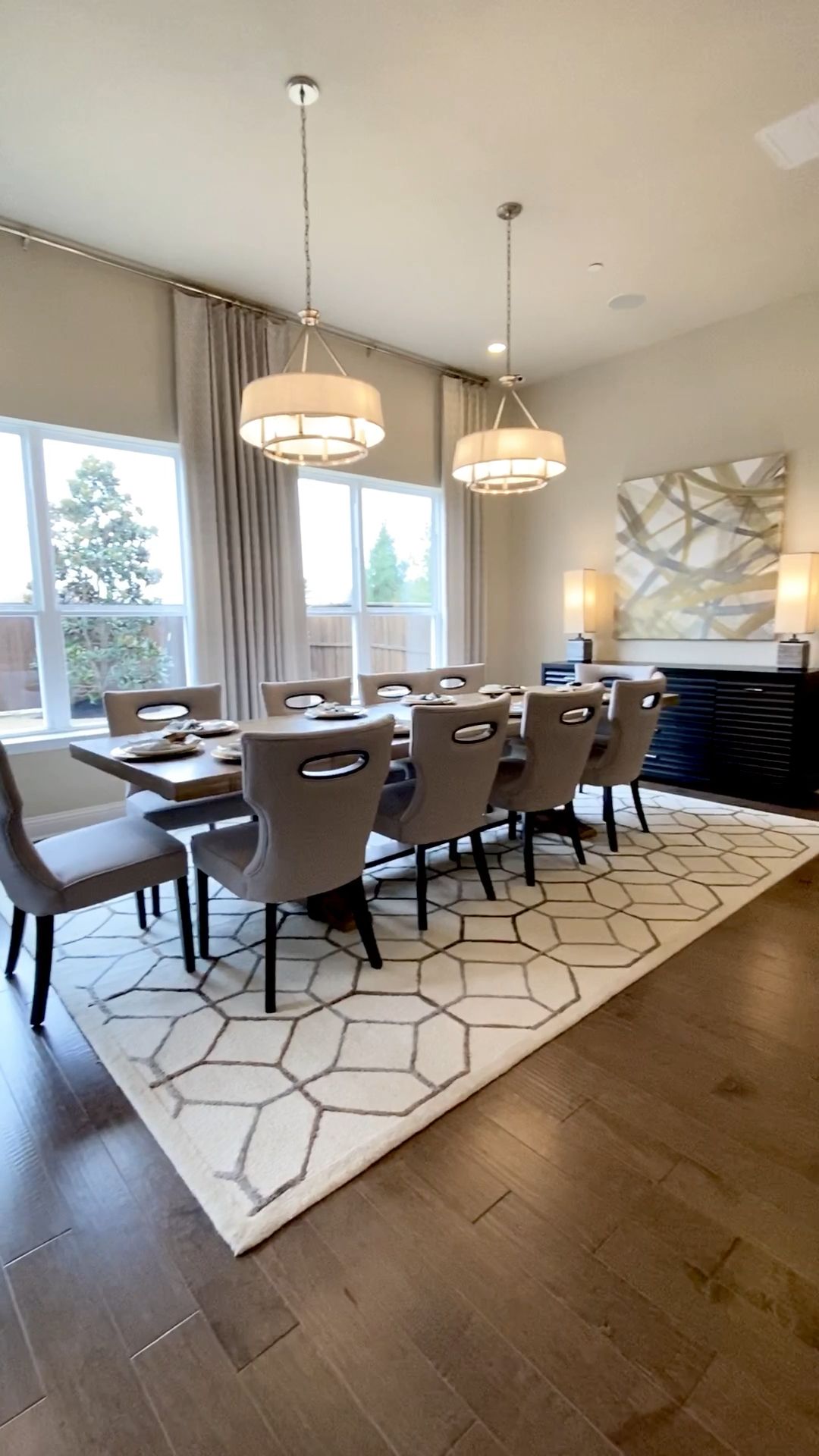 Beautiful Dining room open to kitchen
