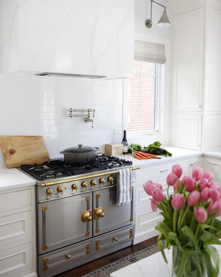 7 Stunning Ways to Try the White Kitchen Trend | Williams-Sonoma Taste