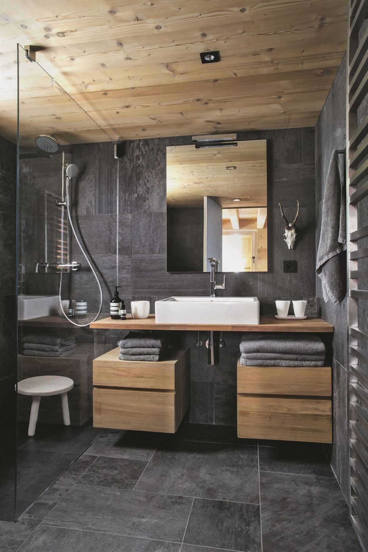 Gray and wood bathroom: ideas and tips for a refined decor
