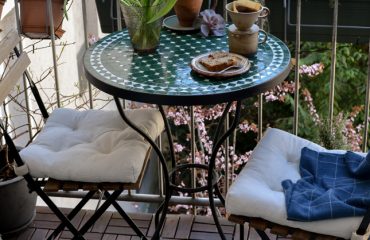 spring balcony, balcony, small balcony, planting, plants, urban jungle bloggers, Victorinox