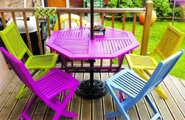 Defined Outdoor Living Spaces