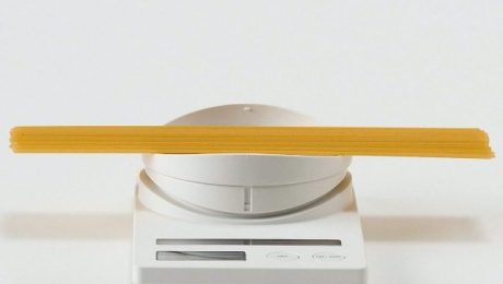 Product-Of-The-Week-A-Minimalist-Solar-Kitchen-Scale.jpg