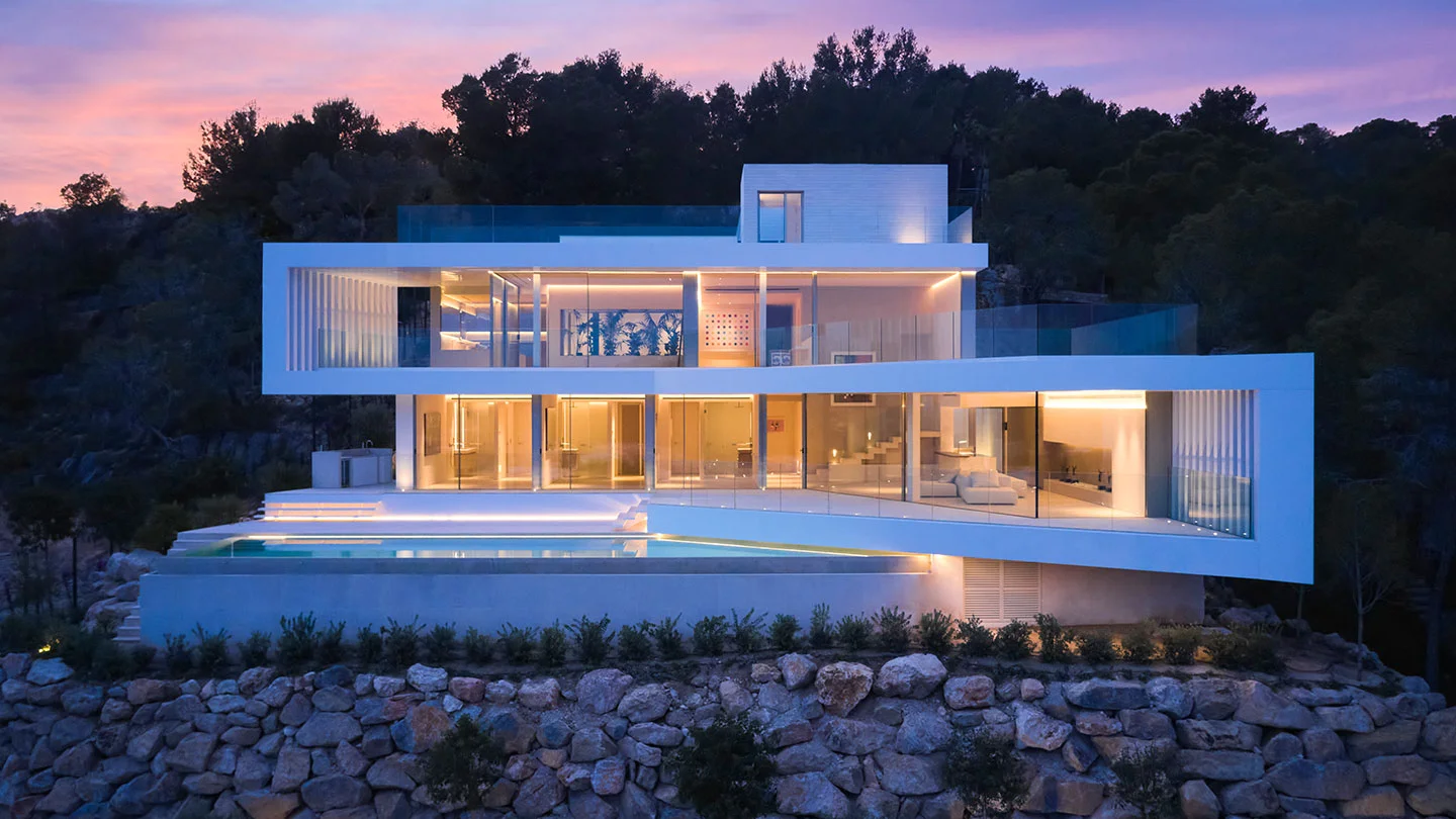 Sleek-Geometric-Villa-In-Mallorca-WIth-A-Glass-Facade
