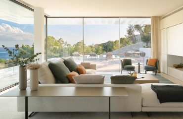 A-Modern-Waterfront-Villa-With-A-Deck-To-Die-For A-Modern-Waterfront-Villa-With-A-Deck-To-Die-For