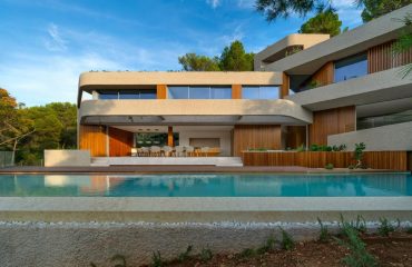 A-Modern-House-On-A-Slope-In-Spain
