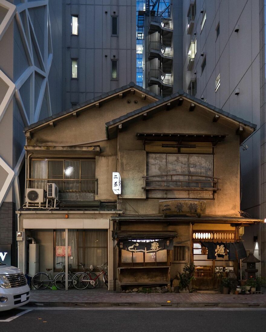 Instagram Account Shows How Past And Present Merge In Harmony In Japan