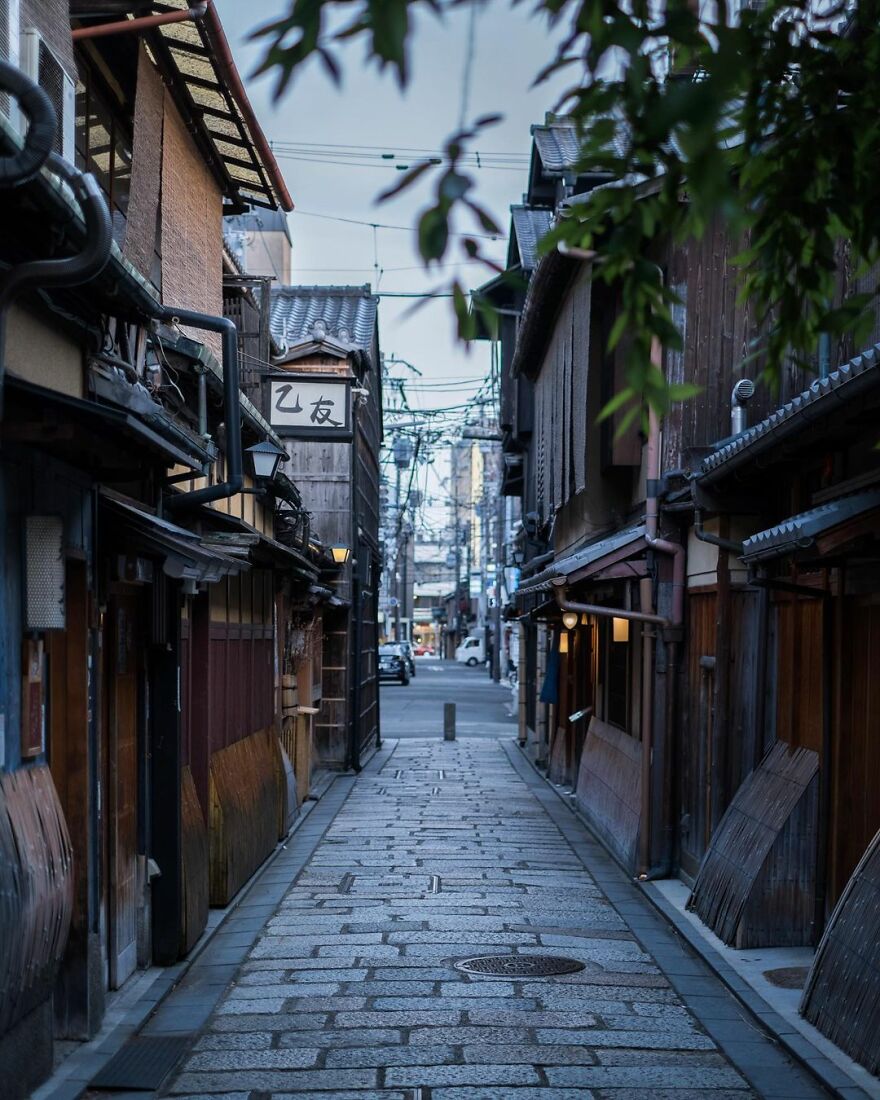 Instagram Account Shows How Past And Present Merge In Harmony In Japan