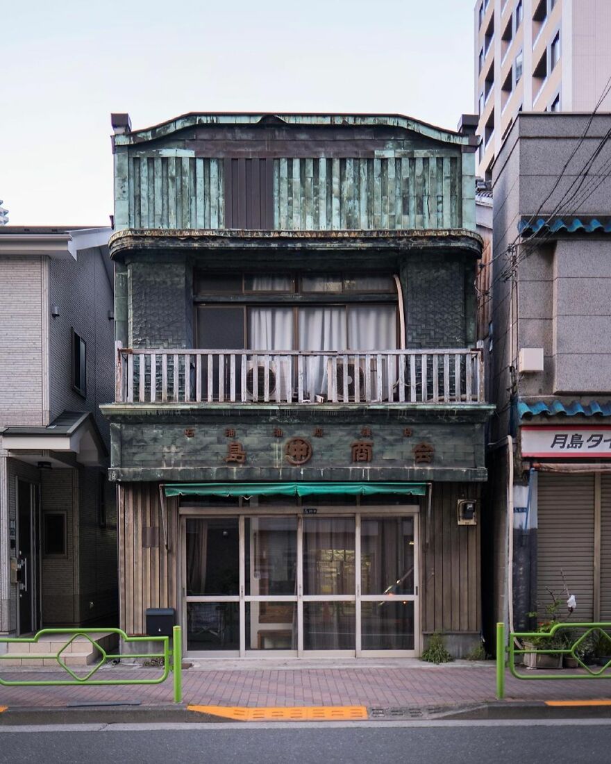 Instagram Account Shows How Past And Present Merge In Harmony In Japan