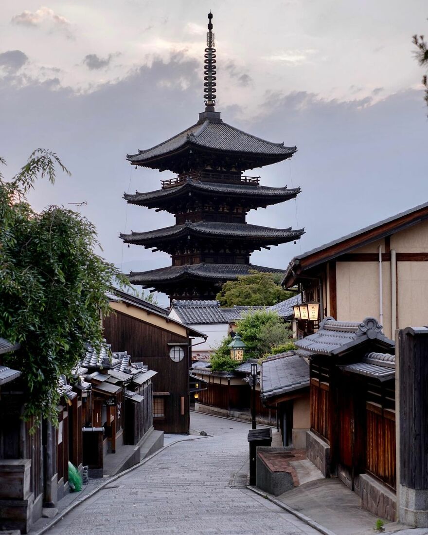 Instagram Account Shows How Past And Present Merge In Harmony In Japan