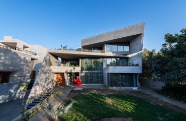 A-Modern-Indian-Brutalist-House-With-Artistic-Touches A-Modern-Indian-Brutalist-House-With-Artistic-Touches
