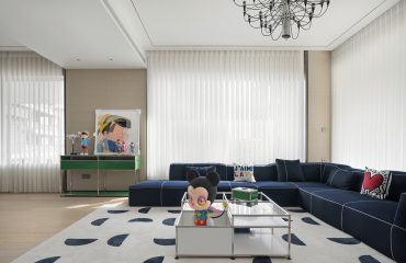 Youthful-Interiors-Peppered-With-Art-Sculpture-And-Collectibles Youthful-Interiors-Peppered-With-Art-Sculpture-And-Collectibles