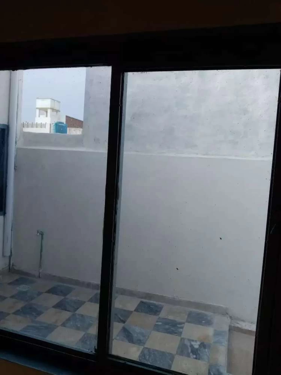 Upper position room for rent