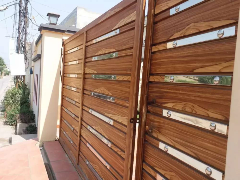10 Marla Beautiful House Near Bahdarpur