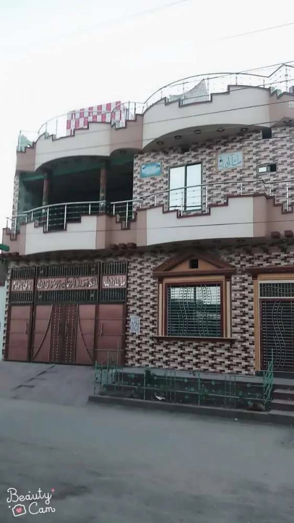 upper portion available for rent shah rukne alam e block