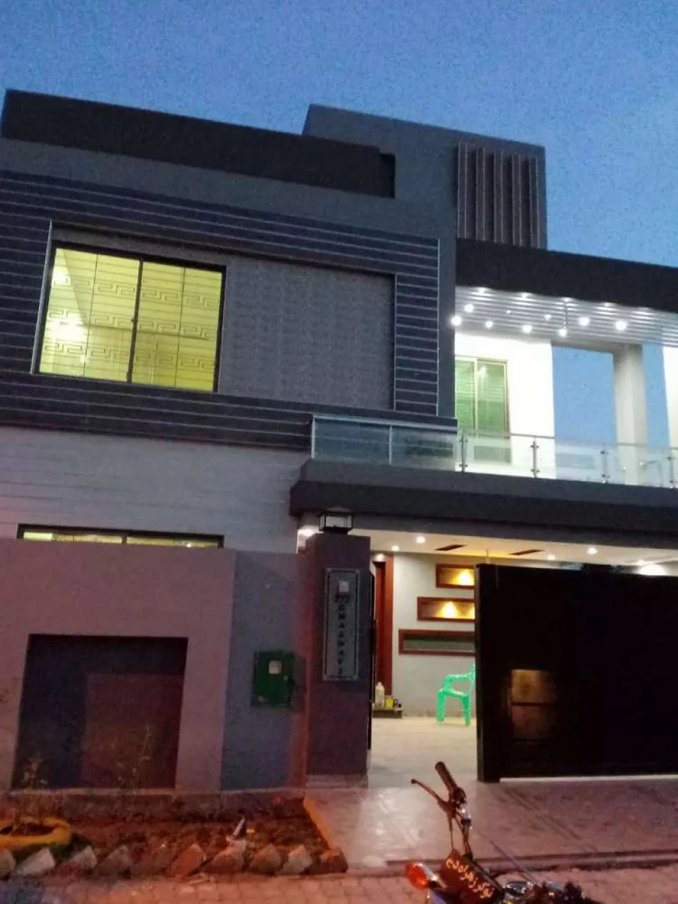 Bahria town Lahore brand new house for Rent