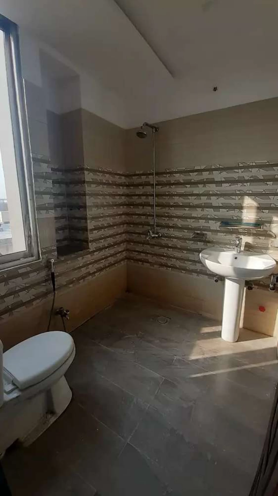 One Bed Apartment For Sale in Bahria Town Lahore