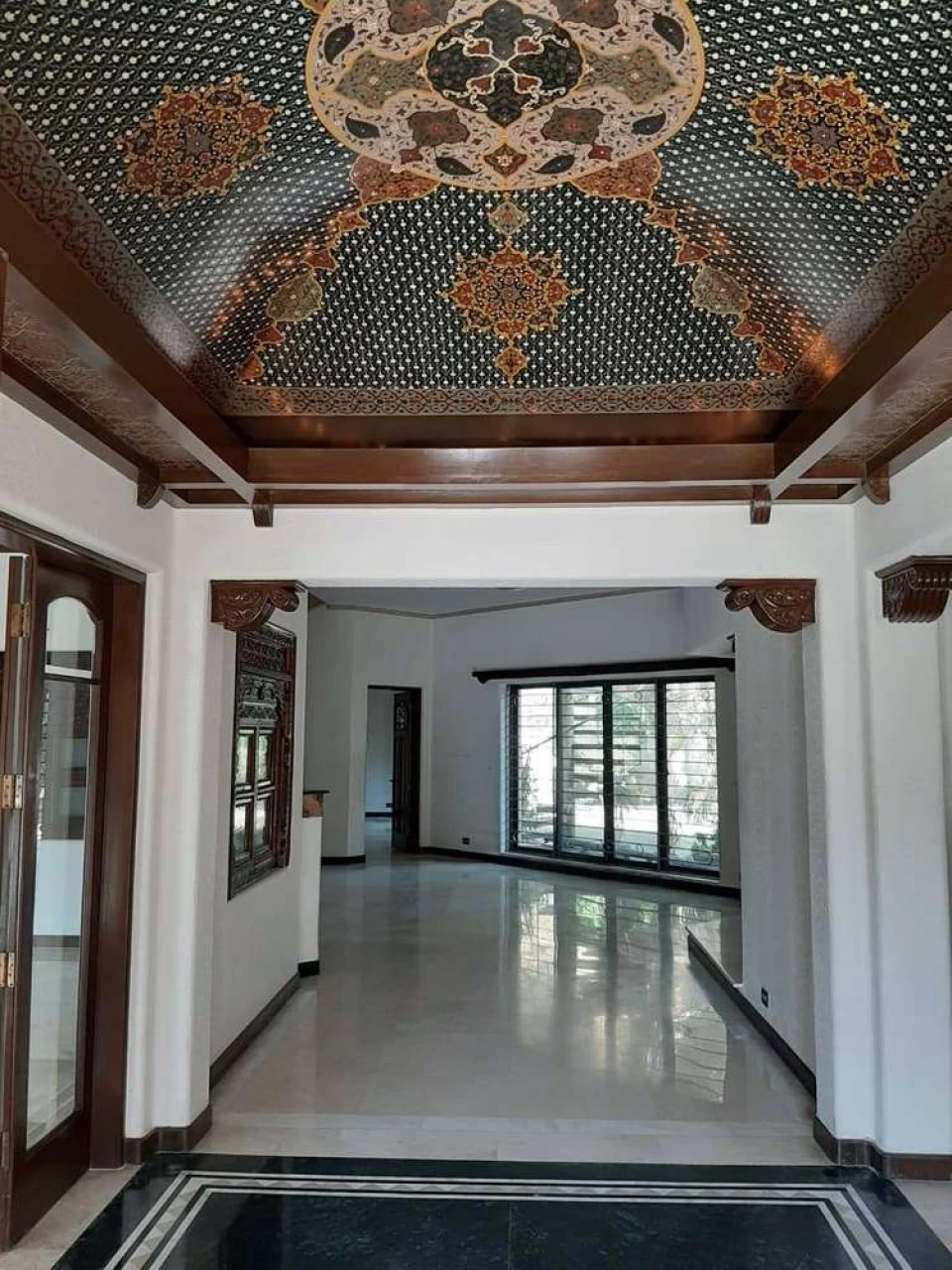 Opulence High Class Branded 2 Kanal Lower Portion House Upper Locked