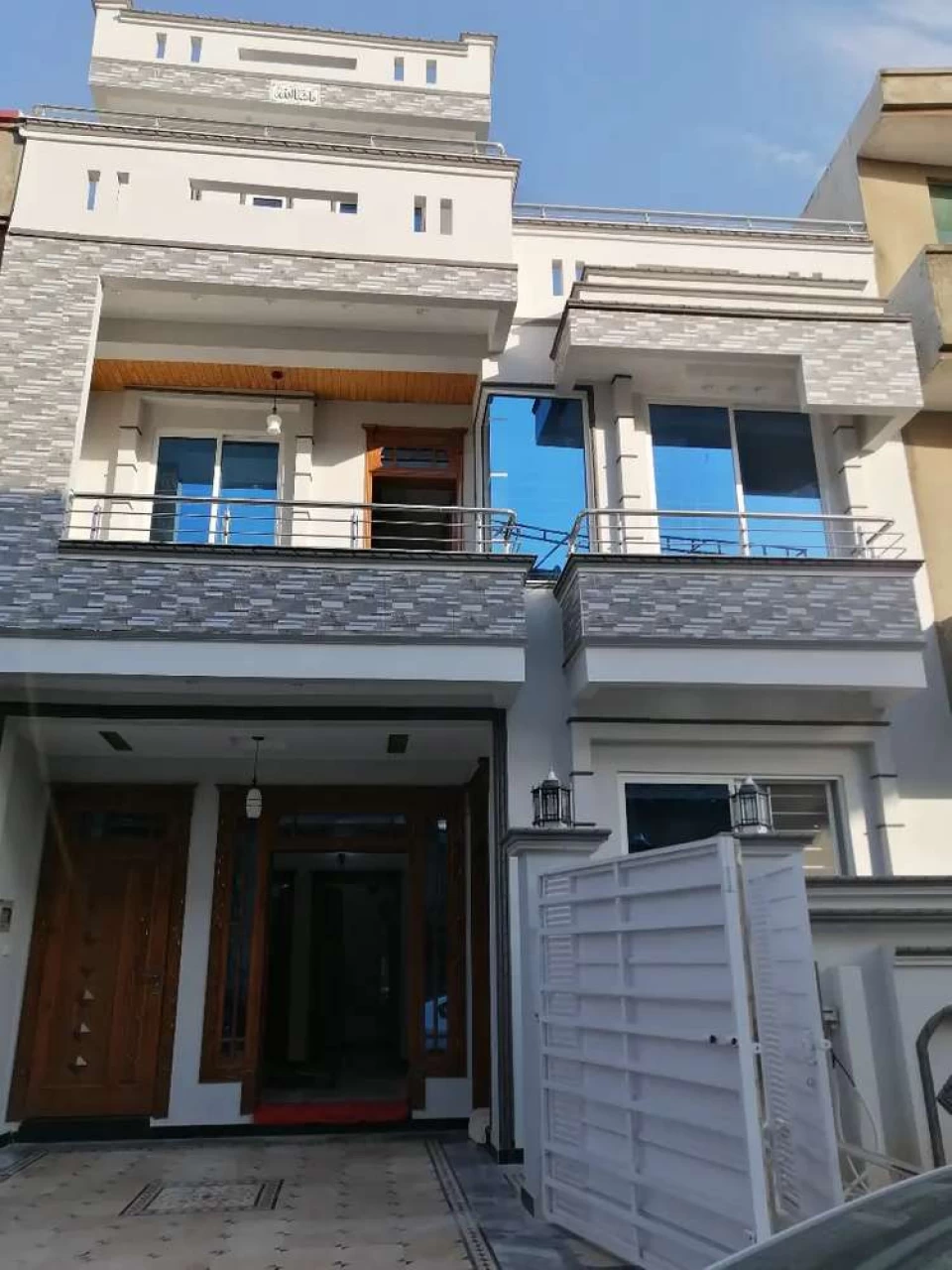 4 marla (25x40) brand new house for sale in g-13