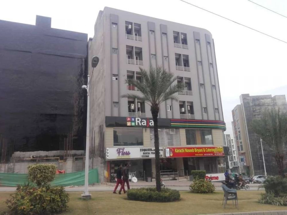 Corner Boulevard Shop rented on 150000 With Famous Brand