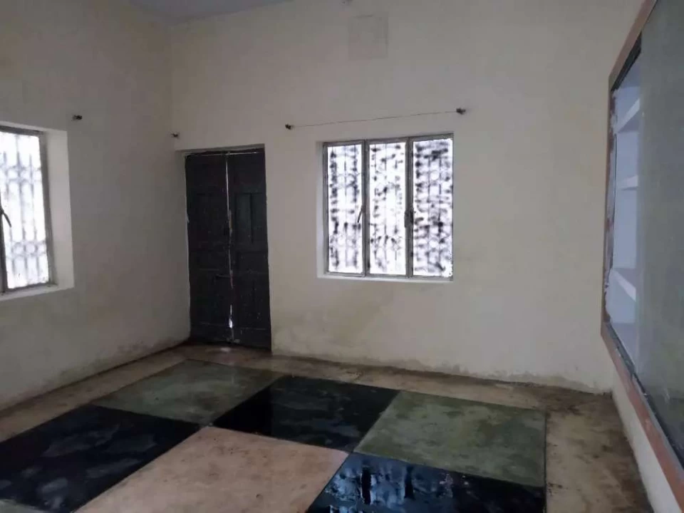 Single Storey House Near Comprehensive boys school and Emerson College