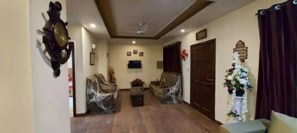 E 11 Appolo tower 2bed flat full furnished available for rent