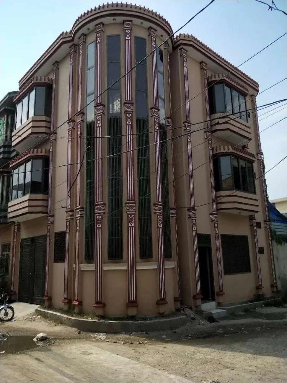 Gt rod city home peshawar karnar pa hy 3 Marla makan pani .