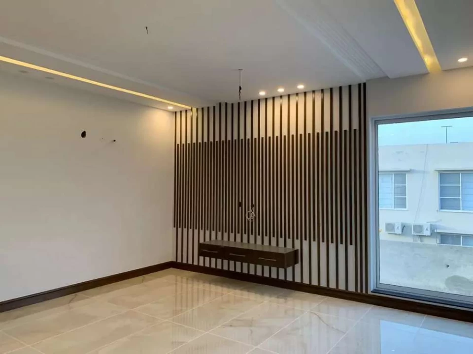 18 marla upper portion New Garden Block Canal Road Faisalabad