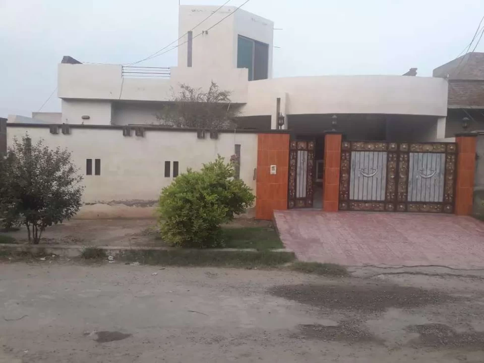 A well furnished house for sale. In Abdullah garden.