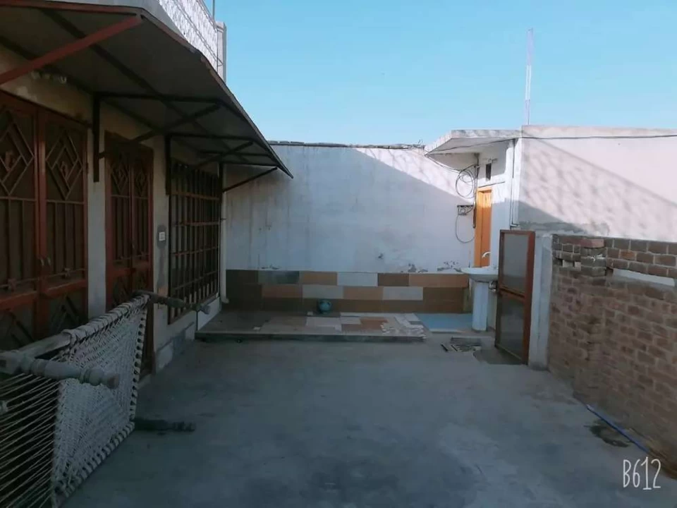 8 marla first floor house( ABDULLAH PUR ABSHAR KI BACK SIDE DOCTOR)