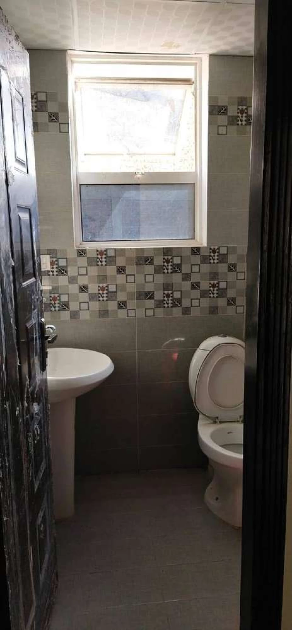 2 Beds Corner Flat For Sale Gulberg Peshawar