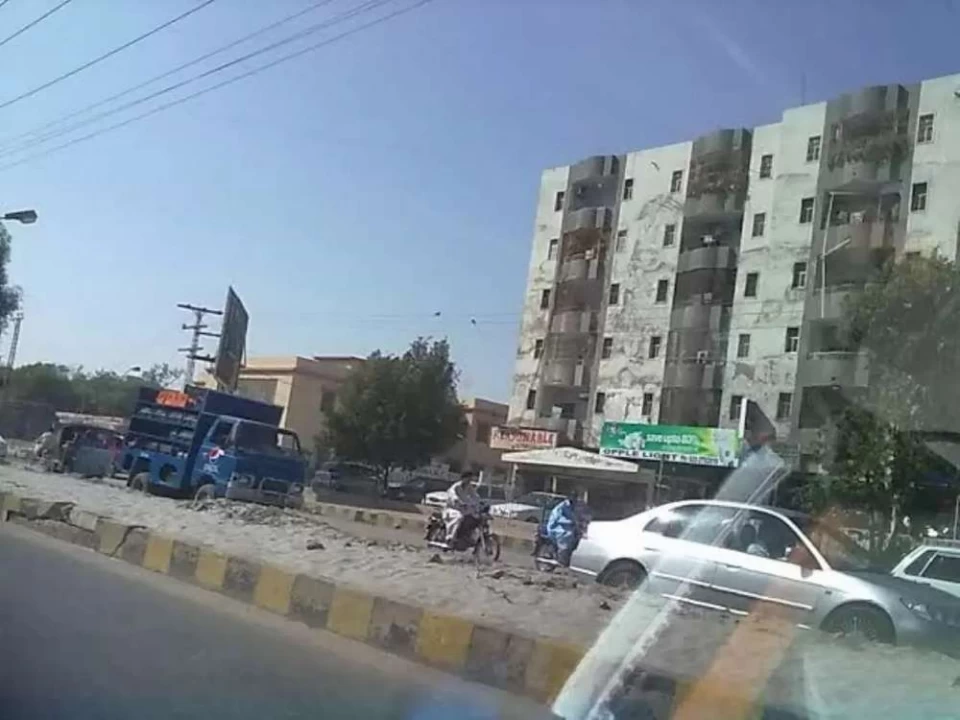 Flat for sell at Defence plaza thandi sarak