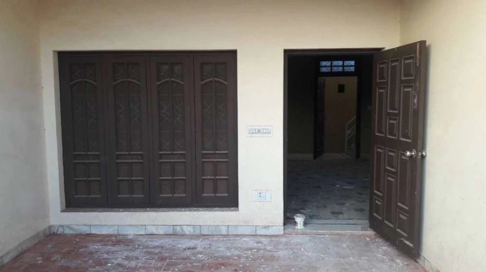 House In Shah Rukn e Alam Colony