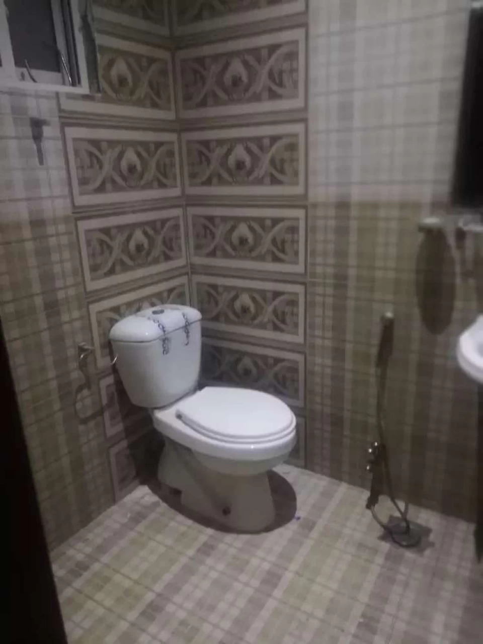 4 bed double storey house for rent