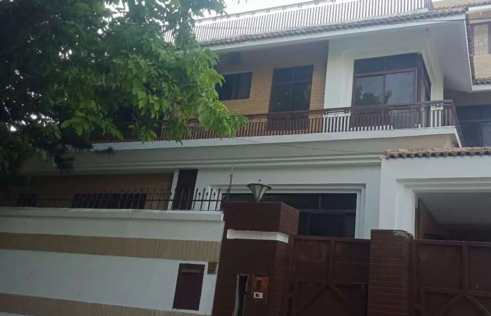 E-11/3 MPCHS 3 bed ground and upper portions available for rent