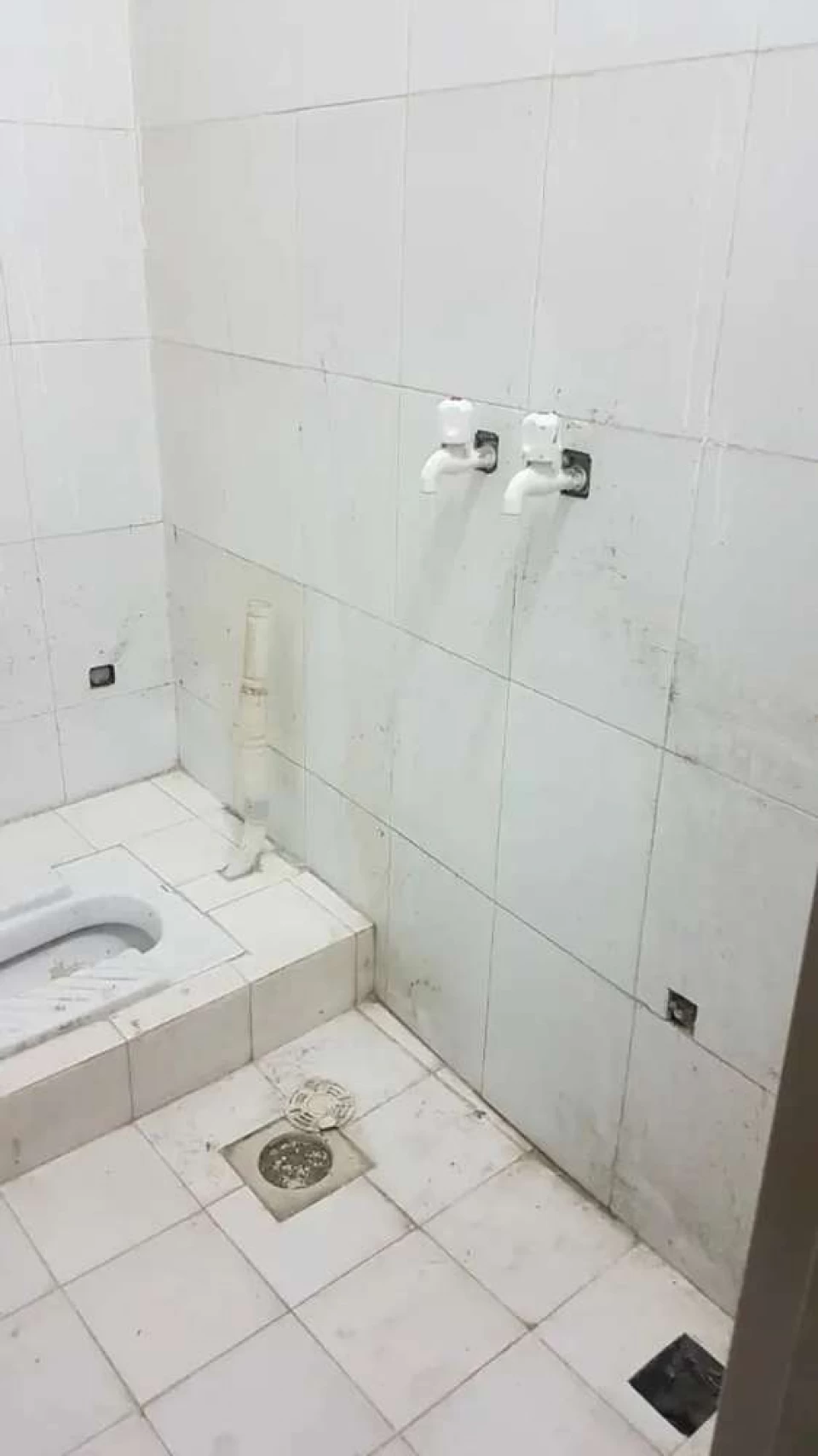 Sarafa bazar hall for sale.