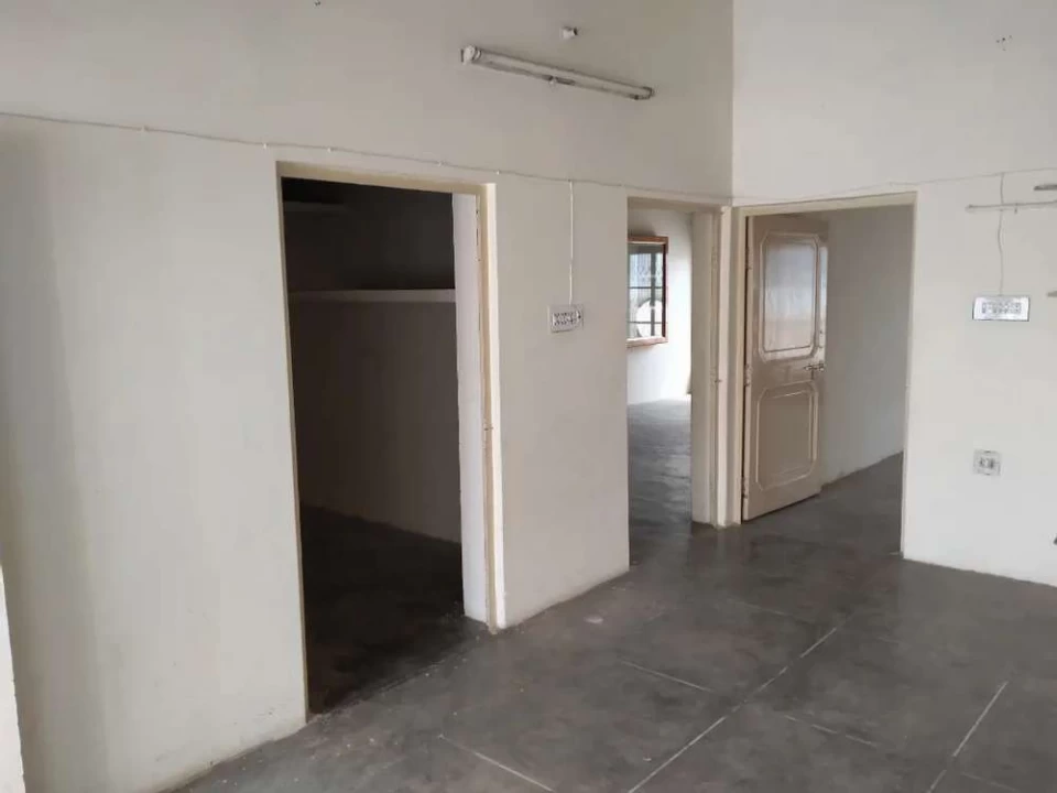 Upper portion in model town c bahawalpur is available for rent.