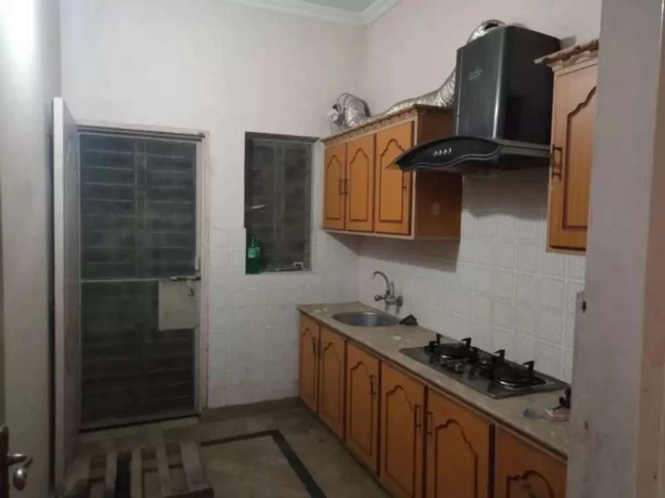 10 marlas double storey house available in mohafiz town