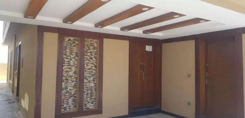 3 story house for sale at university town