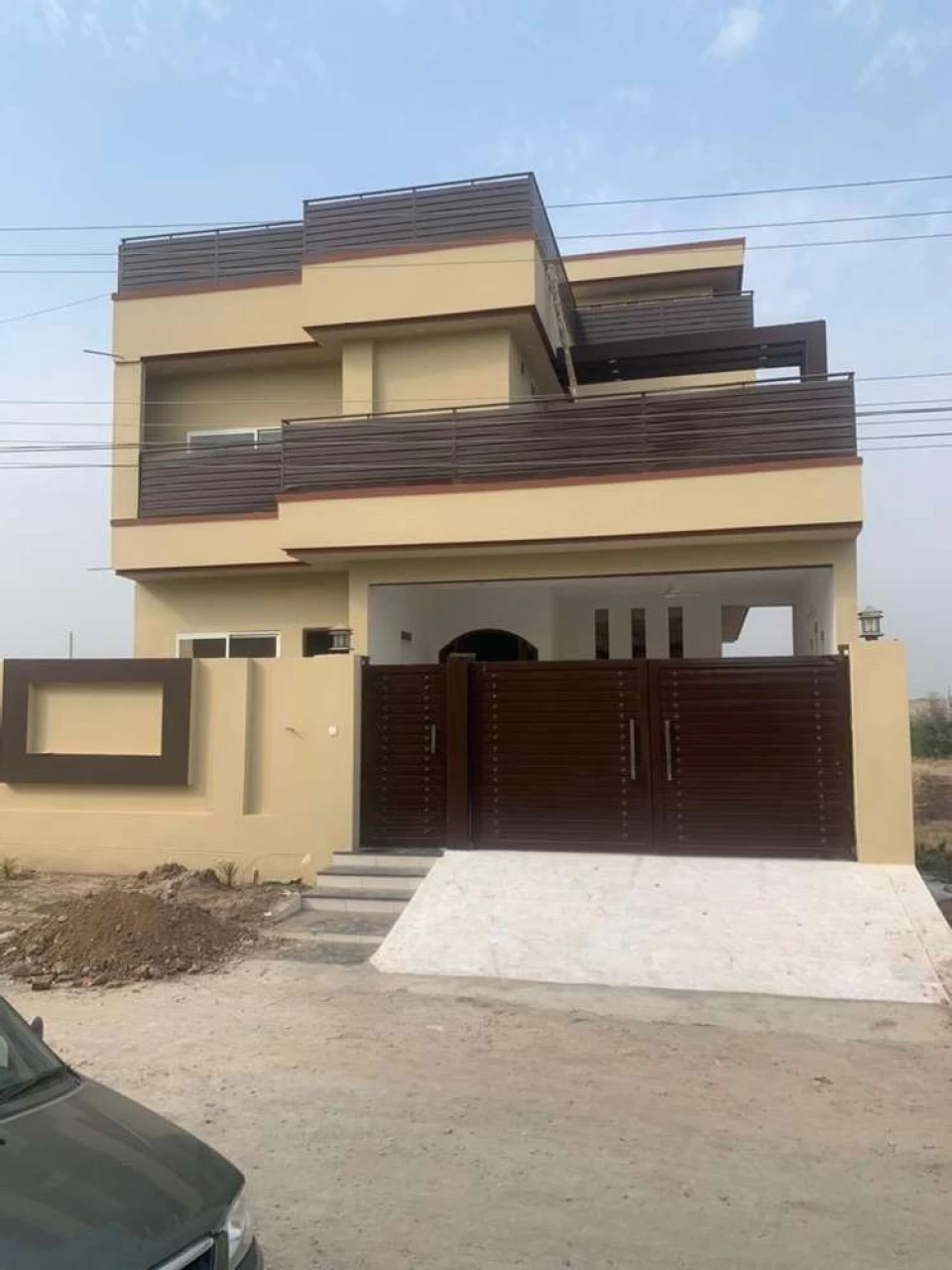10 Marla house for sale in Regi model town zone 4