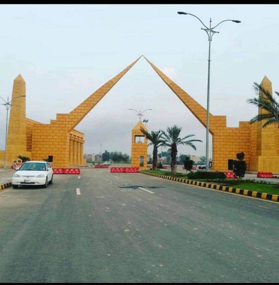 10 Marla Plot Near Lake on 5 Year installments