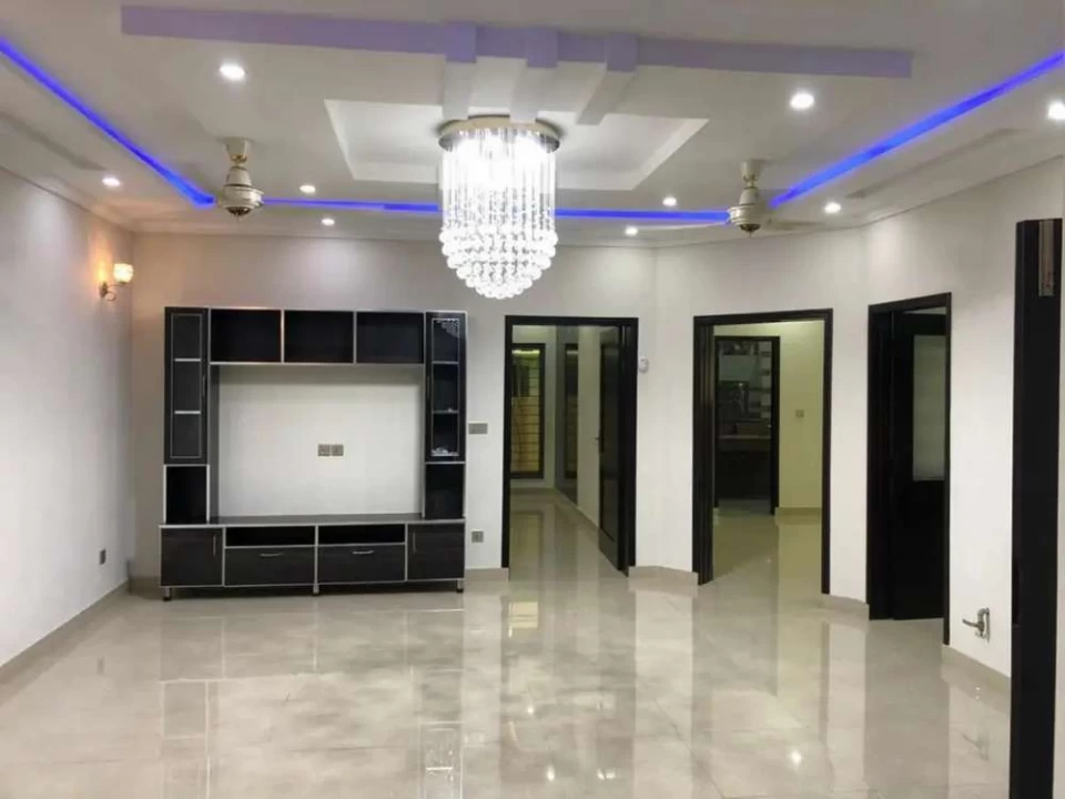Like Brand new 10marla house in janiper block bahria town lahore