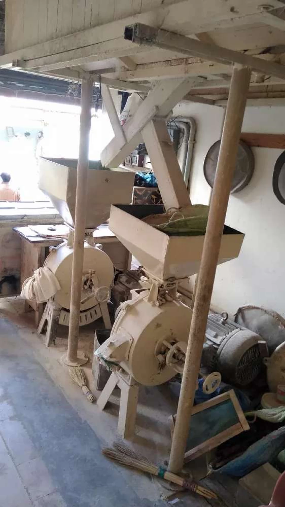 Running Business For Sell Mini Flour Mill in Middle of Karachi PIB