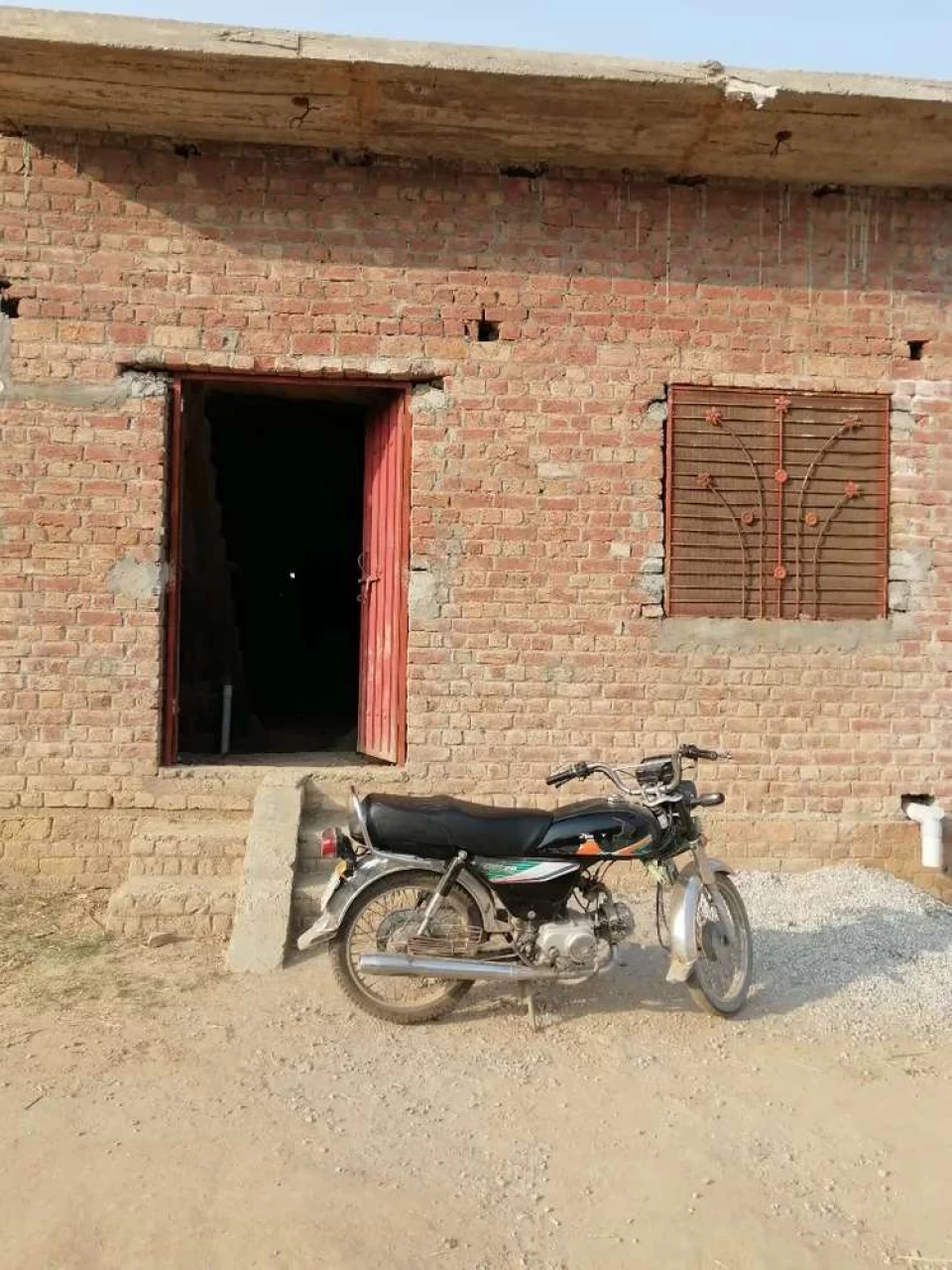 3.5 marla house For Sale in motra daska road Sialkot
