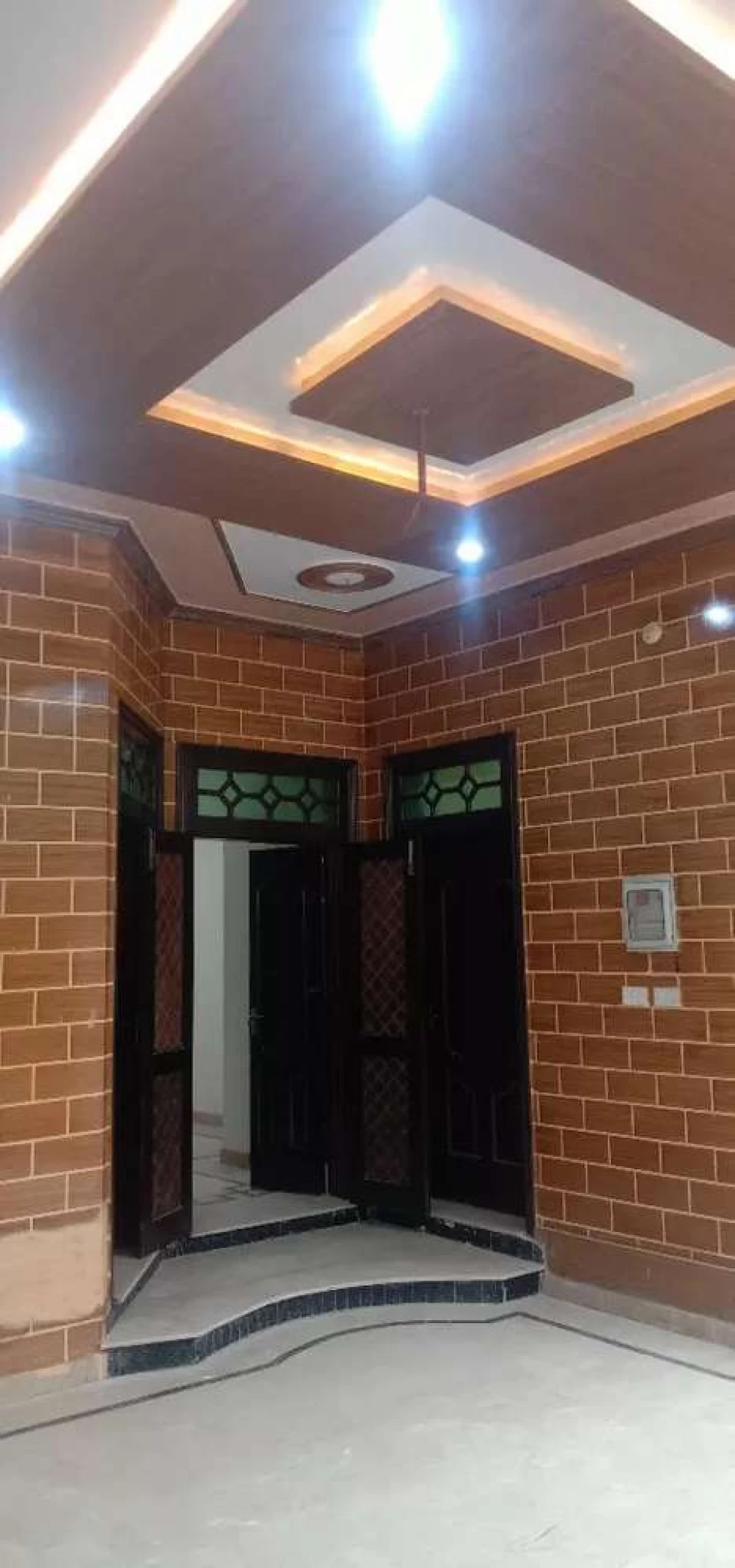 3Bed 3Bath TV Lounge Car porch store