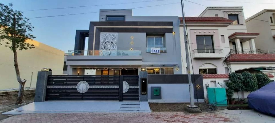 10 Marla Brand New Luxury House In Bahria Town Lahore