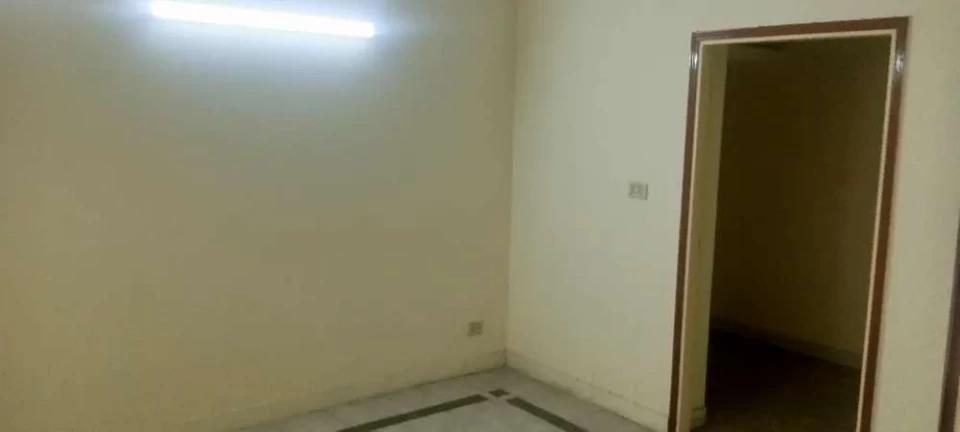 For rent in prime location airport road divine garden