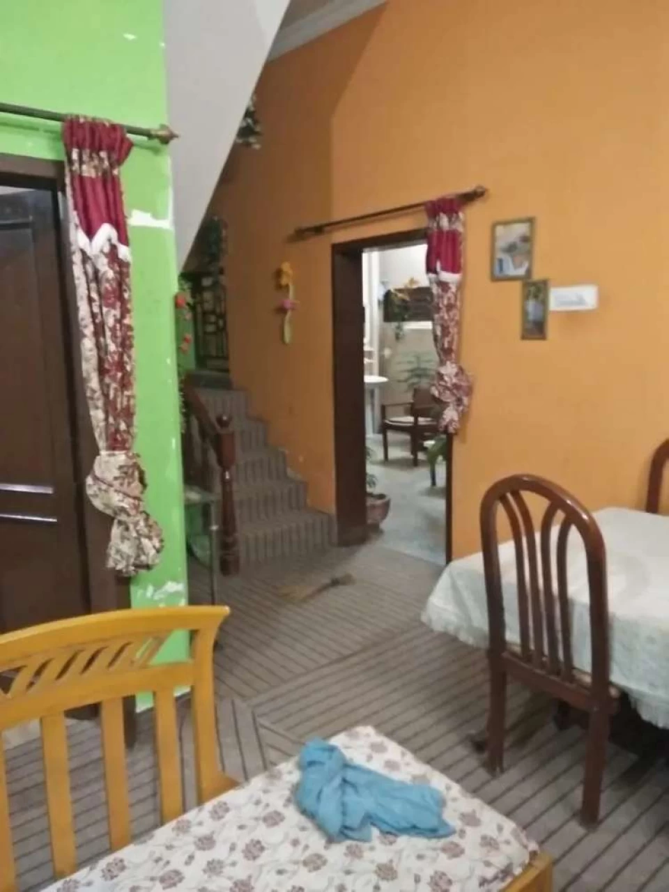 9 marla house for urgent sale.