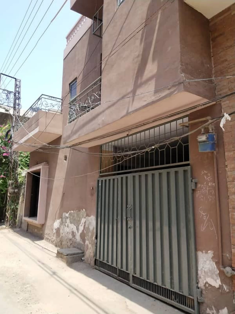 House available for rent college road near woman university madina town faisalabad