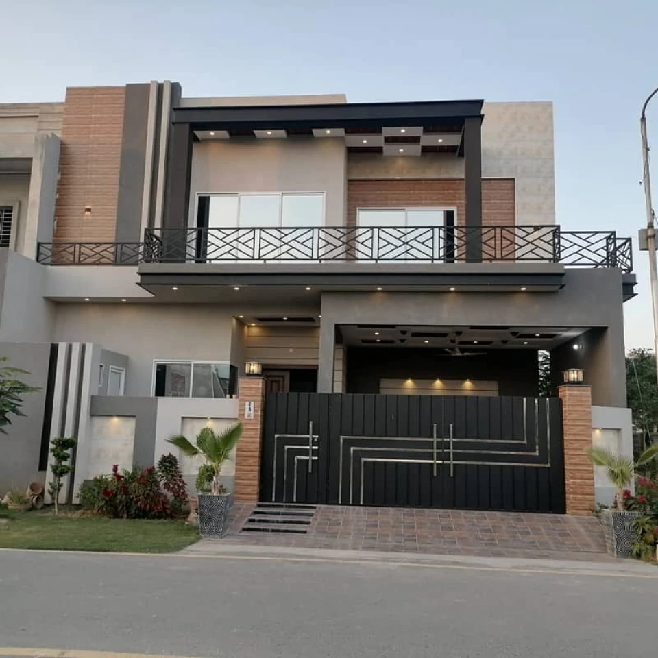 Ready to buy a house 10 marla in al razzaq royals