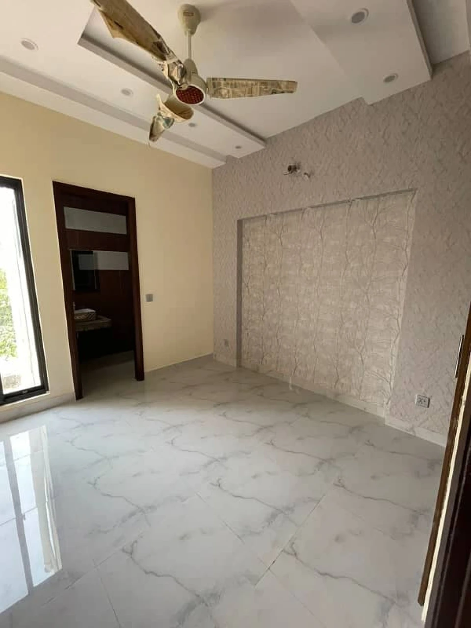Prominently-located prime location 6 marla house available in jammu road